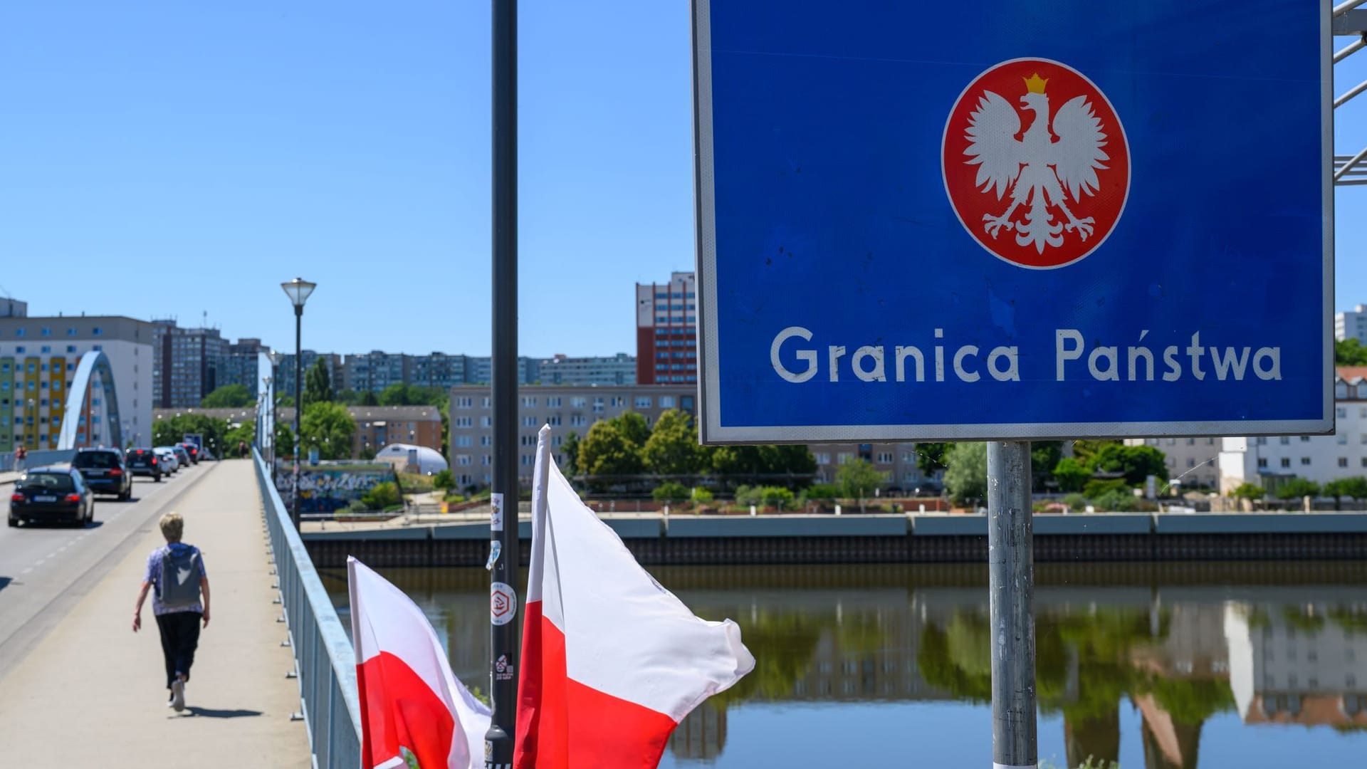 Polens Regierung führt Grenzkontrollen nach Deutschland ein Polens Regierung führt Grenzkontrollen nach Deutschland ein