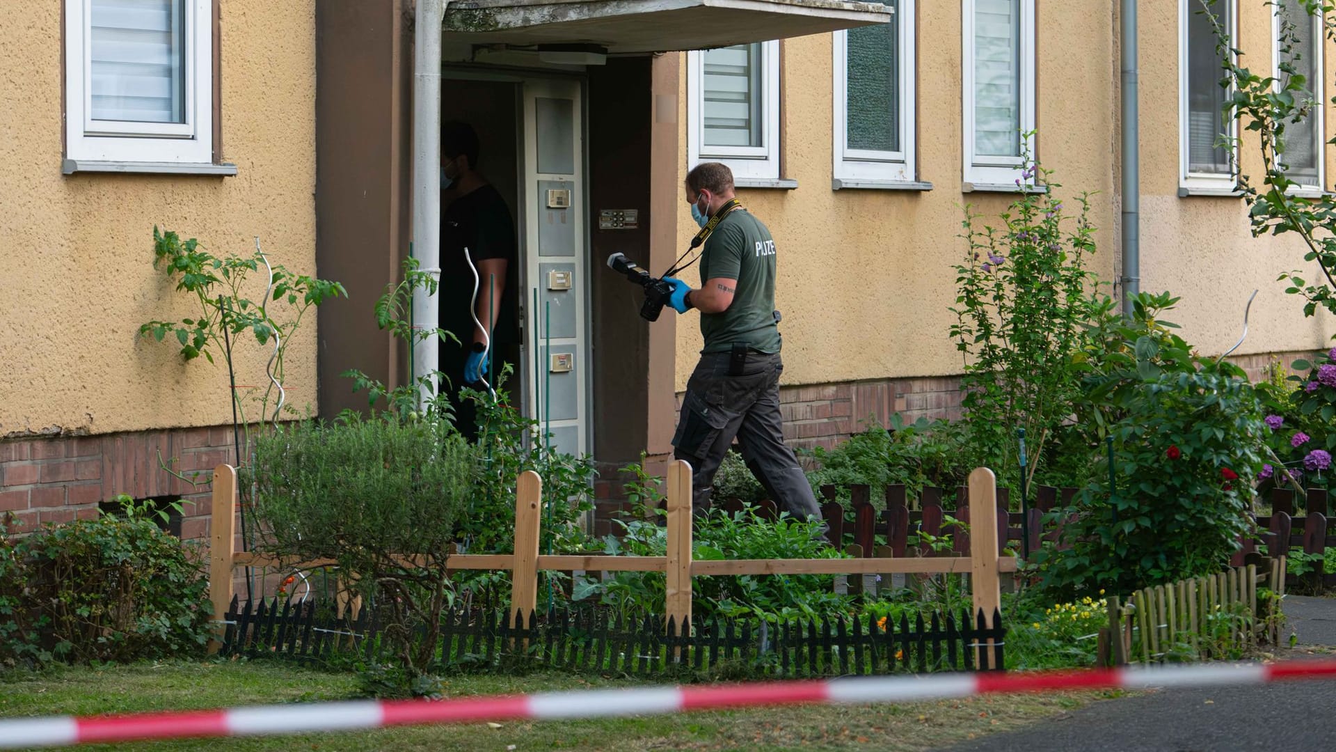 Frau in Dormagen tot gefunden: Sohn unter Mordverdacht Frau in Dormagen tot gefunden: Sohn unter Mordverdacht