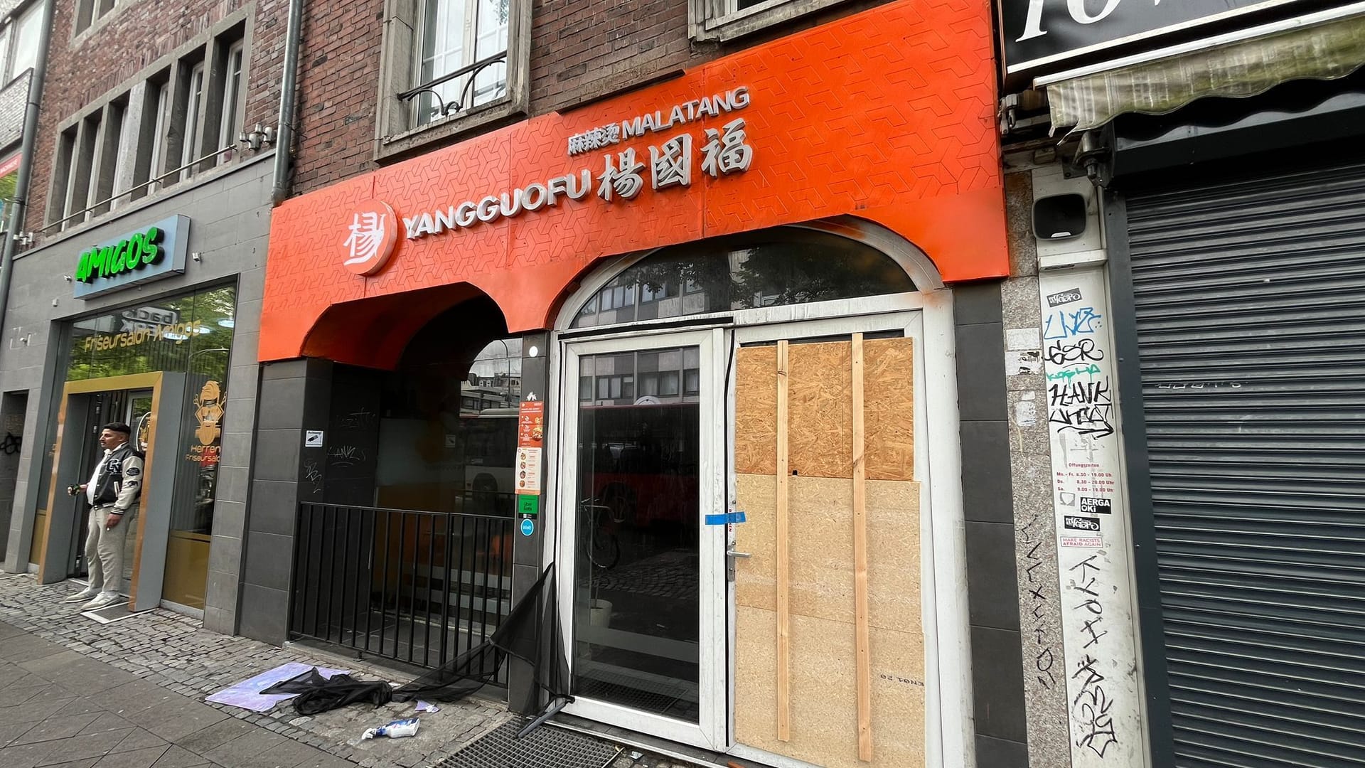 Das Malatang Yangguofu Restaurant in der Peterstraße (Symbolbild): In Aachen hat die Polizei 16 Menschen aus einem brennenden Haus gerettet. Das Malatang Yangguofu Restaurant in der Peterstraße (Symbolbild): In Aachen hat die Polizei 16 Menschen aus einem brennenden Haus gerettet.