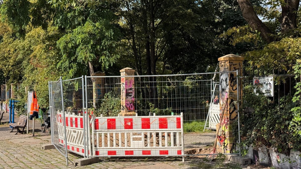 Počasen napredek pri gradnji ograje v parku Görlitzer v Berlinu