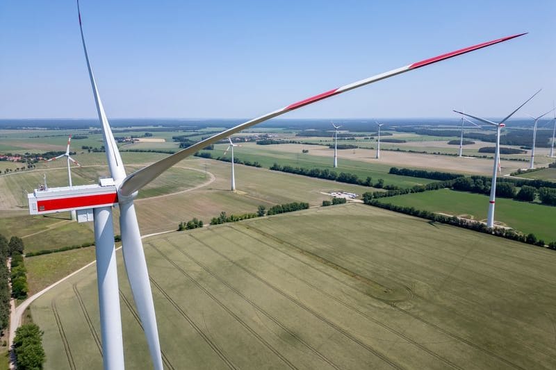 Windkraftanlage im Windpark Elster des Energieunternehmens VSB (Symbolbild): In Sachsen sind im ersten Halbjahr 2025 sieben neue Windräder in Betrieb gegangen.