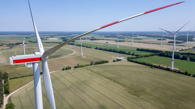 Windkraftanlage im Windpark Elster des Energieunternehmens VSB (Symbolbild): In Sachsen sind im ersten Halbjahr 2025 sieben neue Windräder in Betrieb gegangen. Windkraftanlage im Windpark Elster des Energieunternehmens VSB (Symbolbild): In Sachsen sind im ersten Halbjahr 2025 sieben neue Windräder in Betrieb gegangen.