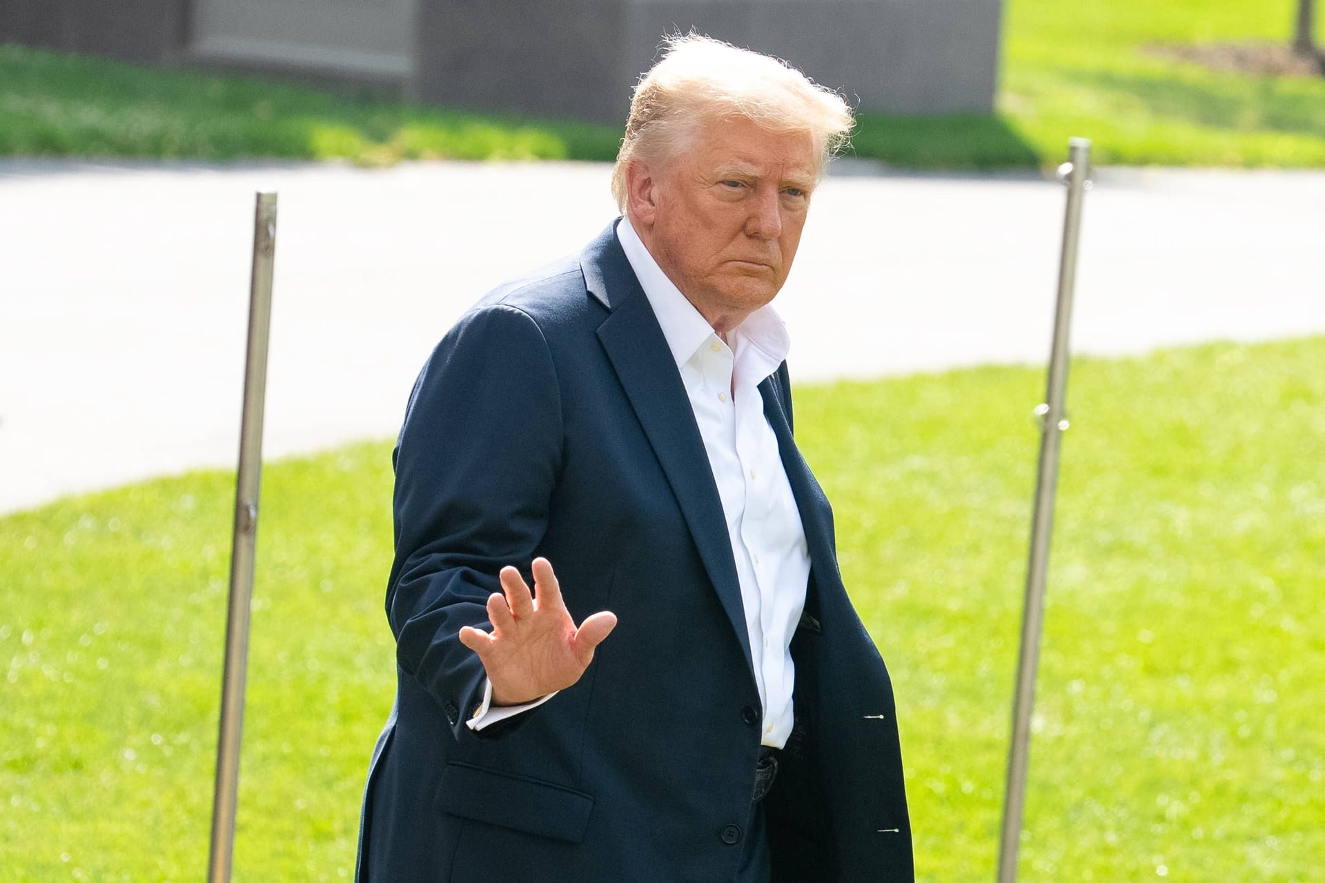 Donald Trump am Weißen Haus: Er kündigte Zölle in Höhe von 30 Prozent gegen die EU an. (Archivbild)