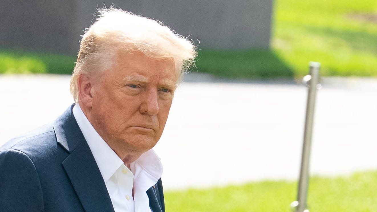 Donald Trump am Weißen Haus: Er kündigte Zölle in Höhe von 30 Prozent gegen die EU an. (Archivbild) Donald Trump am Weißen Haus: Er kündigte Zölle in Höhe von 30 Prozent gegen die EU an. (Archivbild)