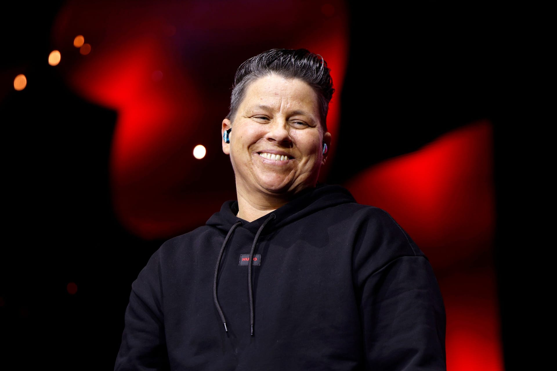 Platz 10: Den letzten Posten in den Top Ten sichert sich Kerstin Ott mit 3.767,82 Euro. Nicht ganz unschuldig daran wird ihr Hit "Regenbogenfarben" sein. Platz 10: Den letzten Posten in den Top Ten sichert sich Kerstin Ott mit 3.767,82 Euro. Nicht ganz unschuldig daran wird ihr Hit "Regenbogenfarben" sein.