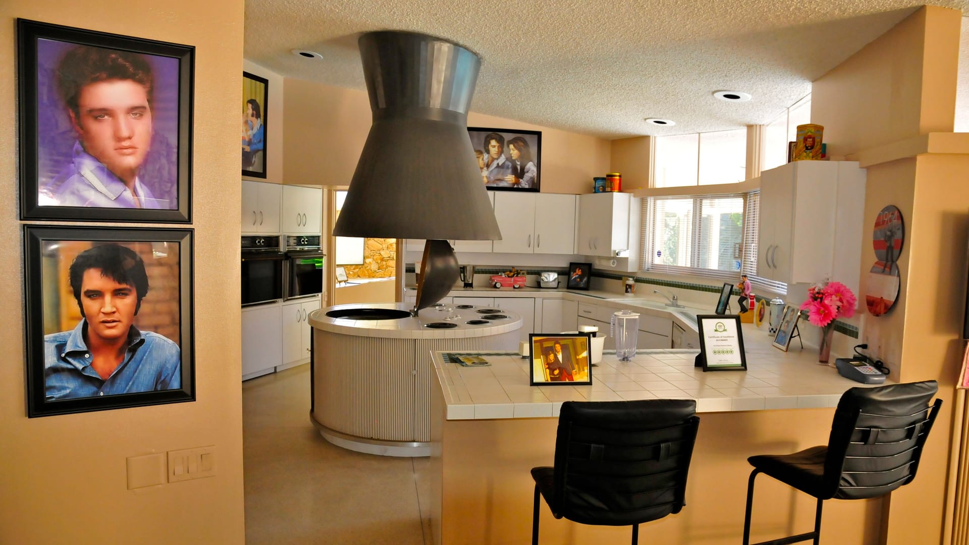 Blick ins Innere: Die Küche von Elvis Presley. Das "Honeymoon House" des Stars kann man besichtigen. Kostenpunkt: 35 US-Dollar.