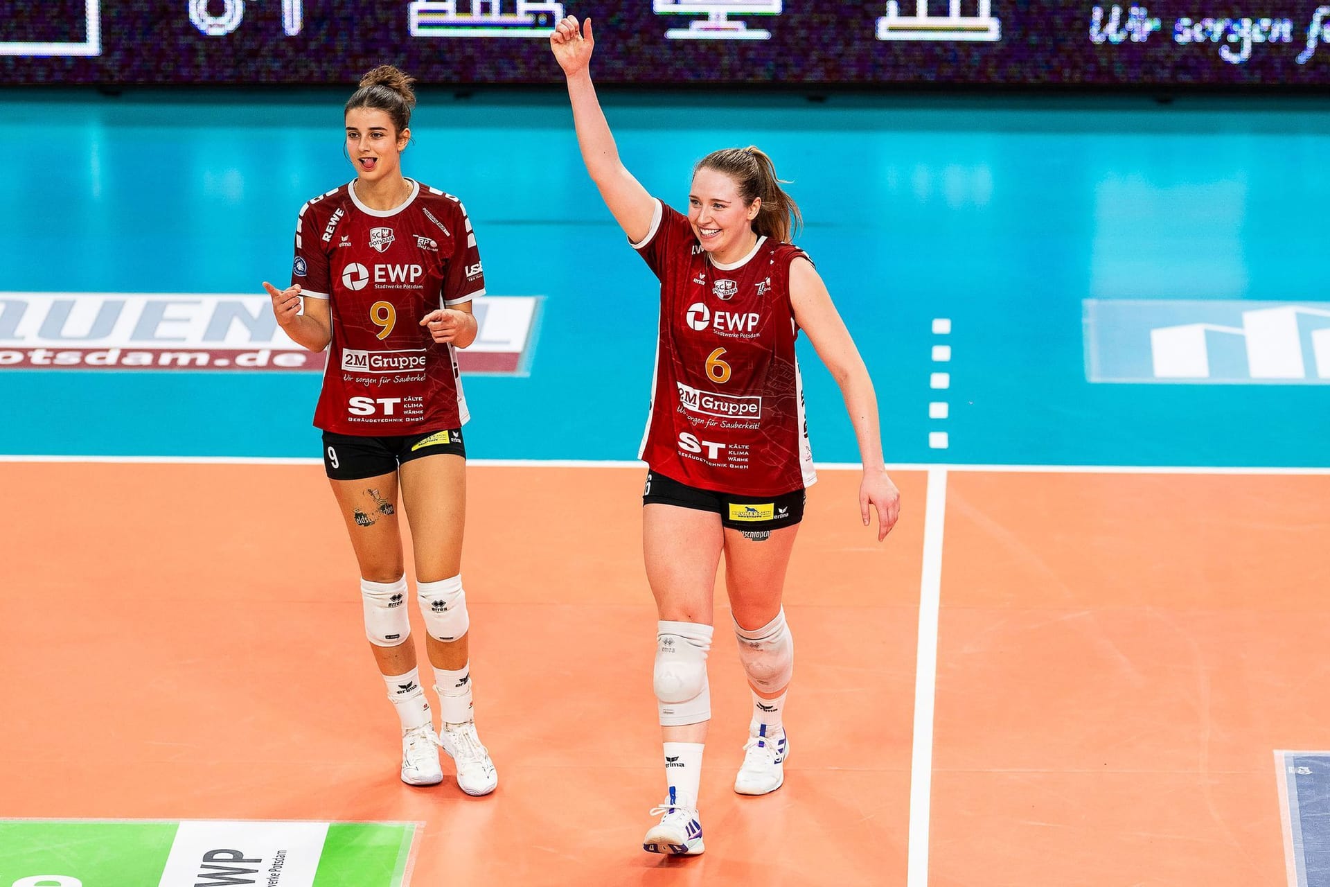 Eleanor Holthaus (r)