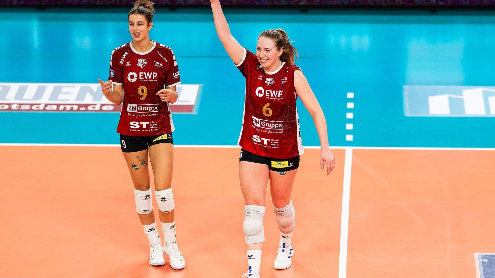 Eleanor Holthaus (r)