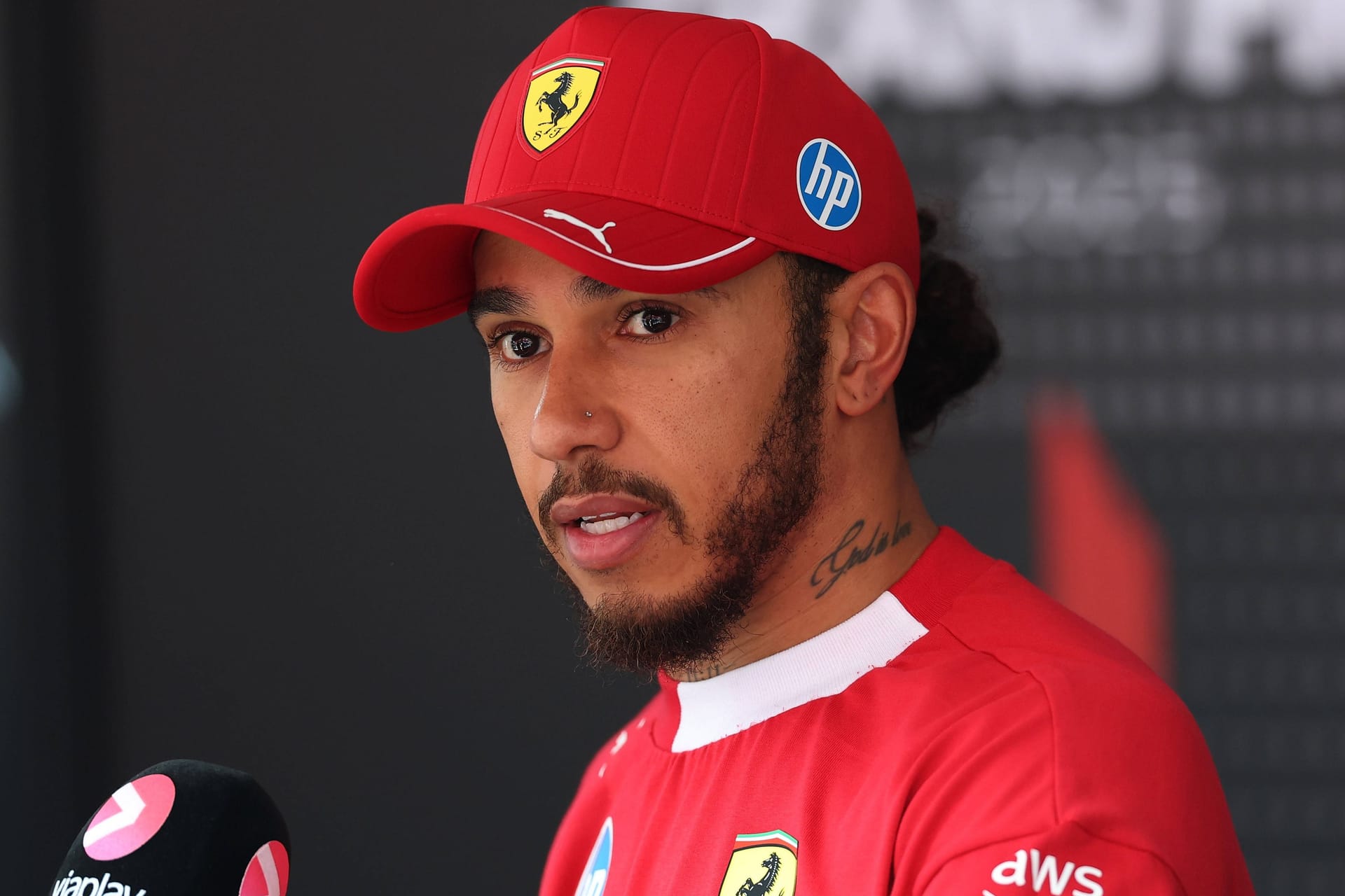 Unglücklich: Lewis Hamilton am Samstag des Rennwochenendes in Belgien.