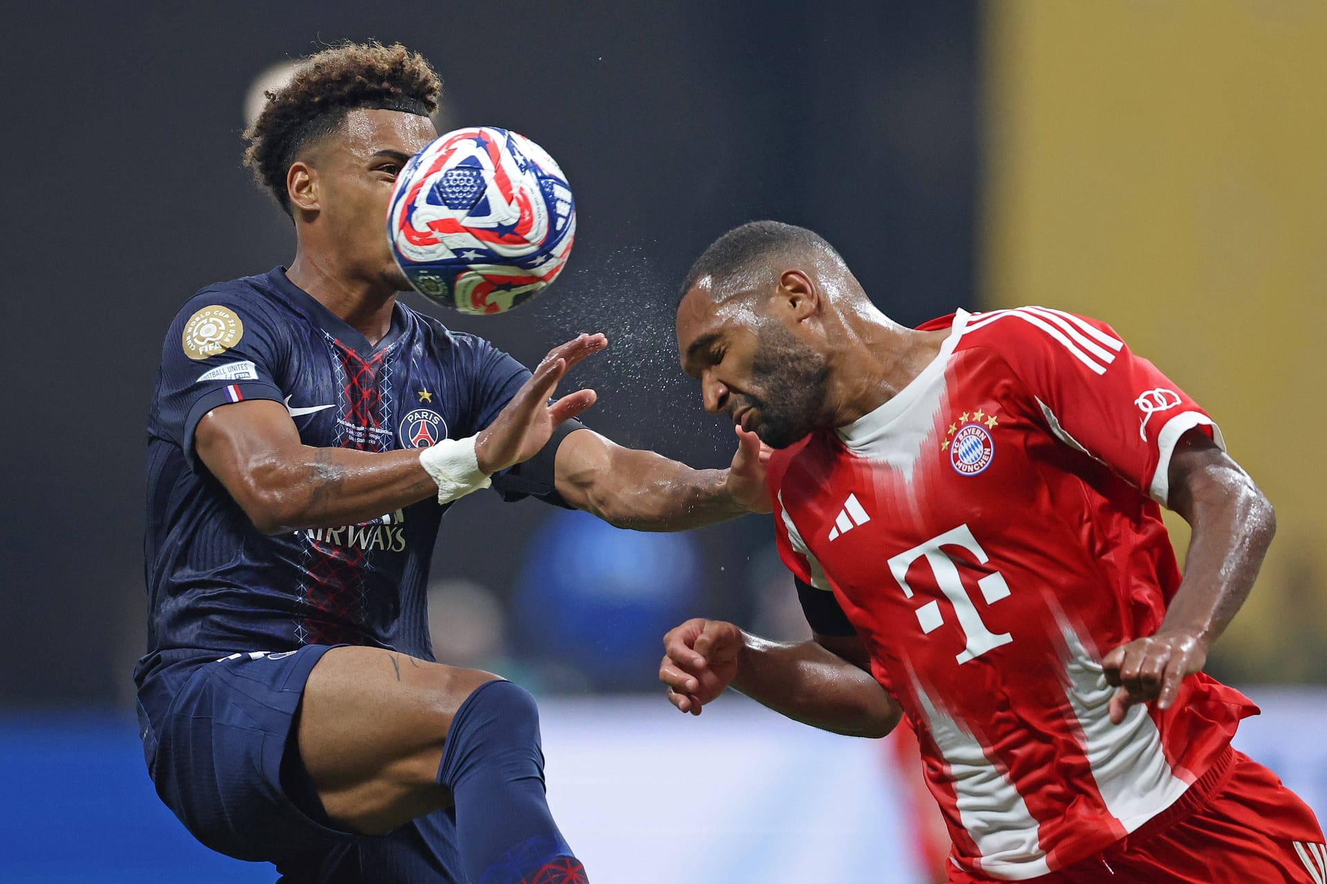 Jonathan Tah: Stoppte Doué in einer brenzligen Situation gerade noch (29.). Stand lange recht sicher gegen die schnellen Pariser Angreifer. Bekam gegen Ende aber auch Probleme. Lieferte die Flanke bei Kanes Abseitstor. (88.). Note 3 Jonathan Tah: Stoppte Doué in einer brenzligen Situation gerade noch (29.). Stand lange recht sicher gegen die schnellen Pariser Angreifer. Bekam gegen Ende aber auch Probleme. Lieferte die Flanke bei Kanes Abseitstor. (88.). Note 3