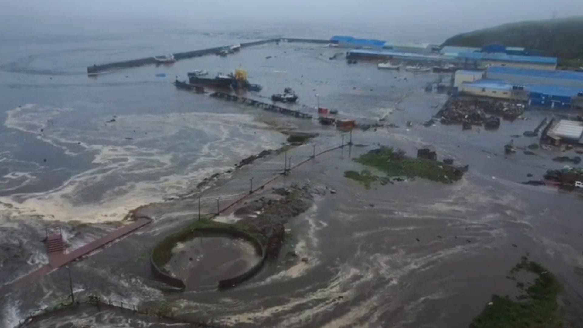 Tsunami-Alarm nach Erdbeben vor Russland Tsunami-Alarm nach Erdbeben vor Russland