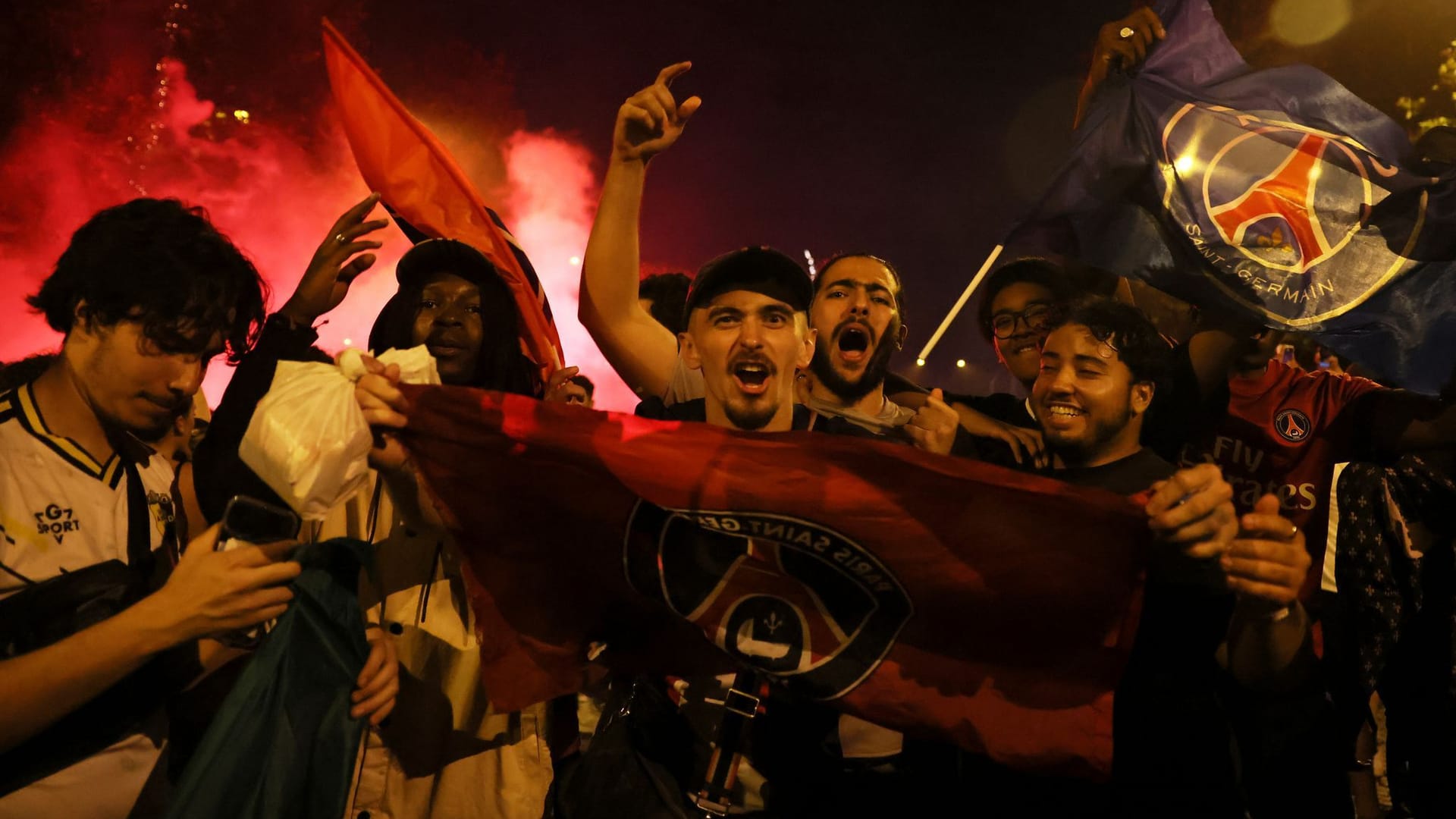 Paris mobilisiert zu Club-WM-Finale Großaufgebot der Polizei Paris mobilisiert zu Club-WM-Finale Großaufgebot der Polizei