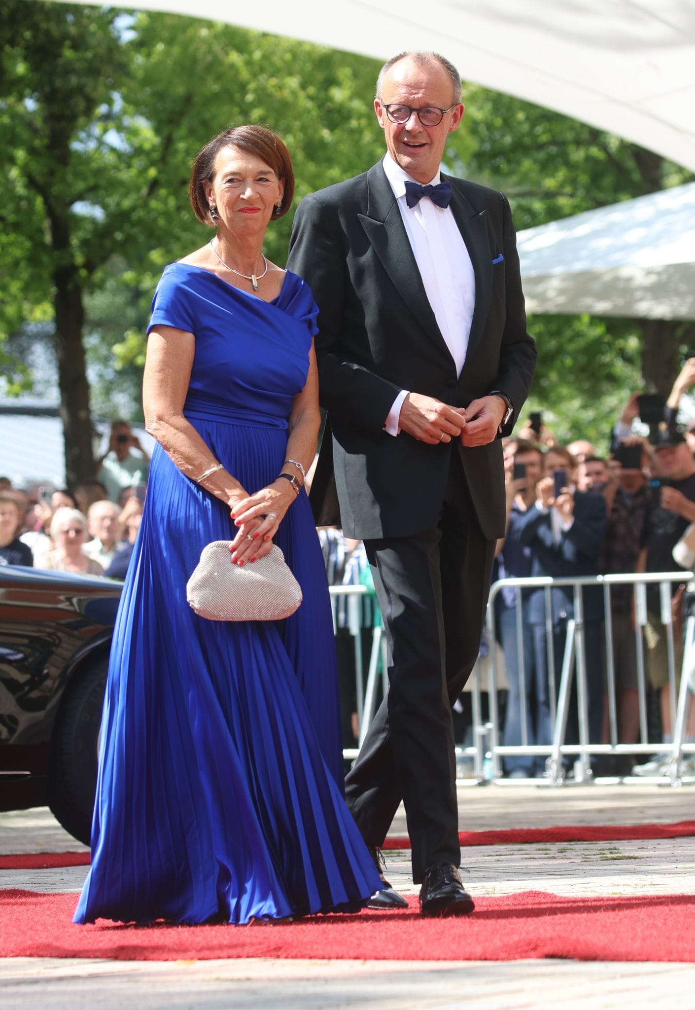 Friedrich Merz und seine Frau Charlotte kommen zur Eröffnung der Bayreuther Festspiele.
