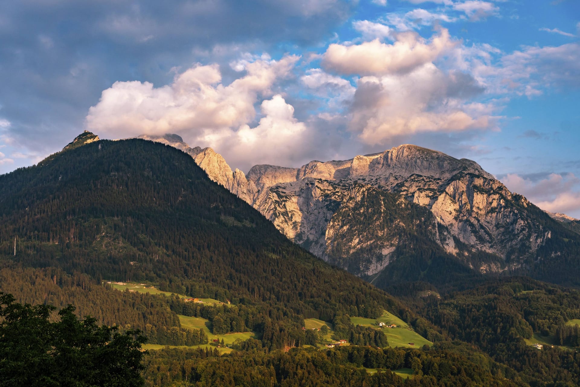 Blick auf den Watzmann (Archivfoto): Der rund 2.700 Meter hohe Gipfel markiert den höchsten Punkt im deutschen Teil der Berchtesgadener Alpen.