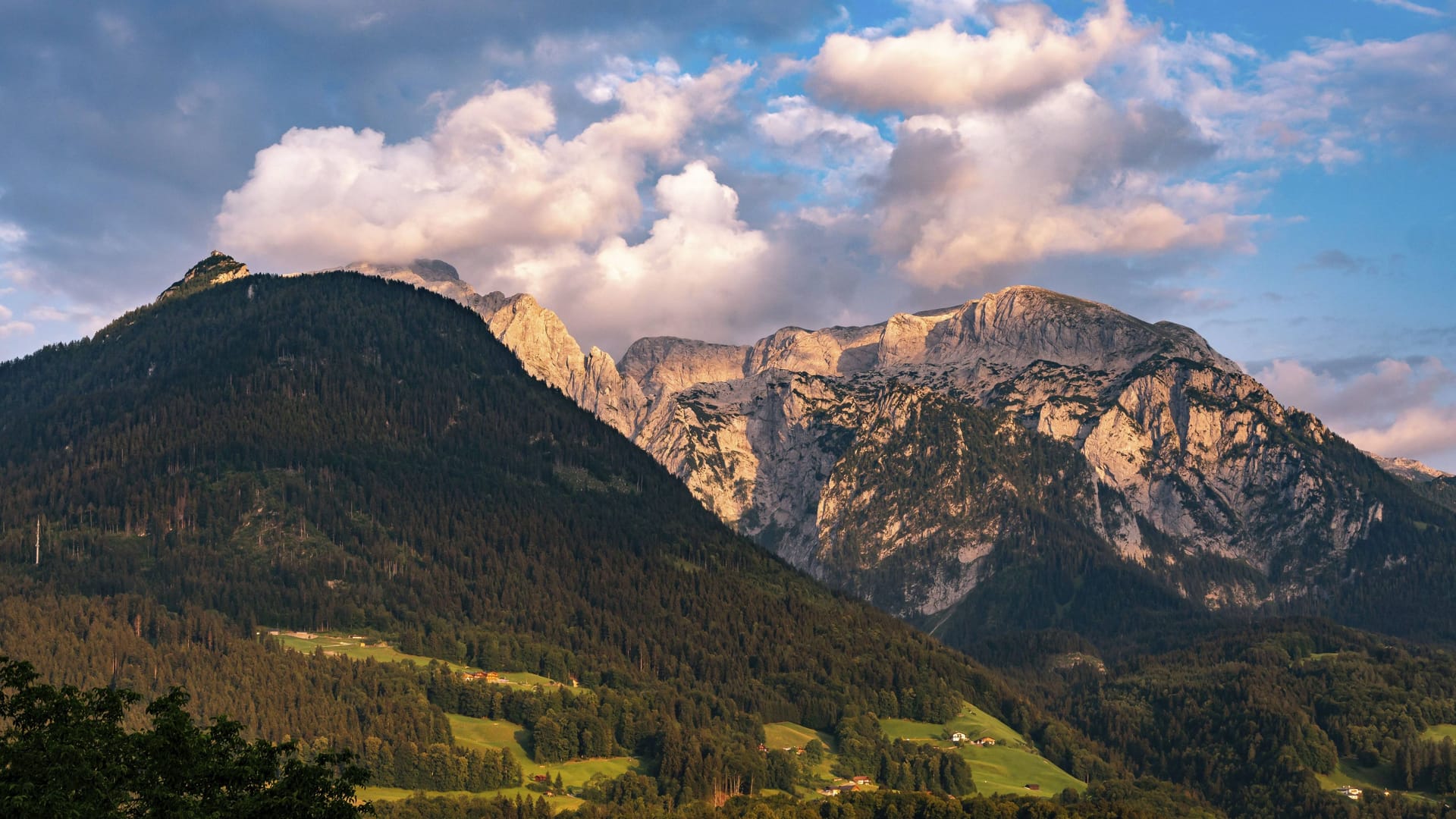 Blick auf den Watzmann (Archivfoto): Der rund 2.700 Meter hohe Gipfel markiert den höchsten Punkt im deutschen Teil der Berchtesgadener Alpen.