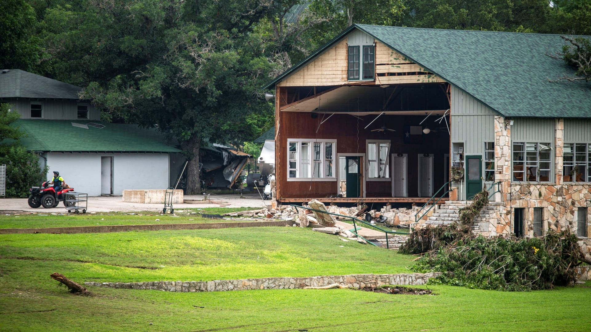Vom Wasser zerstörtes "Camp Mystic" im Kerr County, Texas.