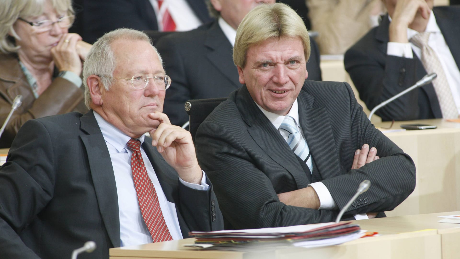 Hessens Regierungschef Volker Bouffier (r.) und Christean Wagner. (Archivbild)