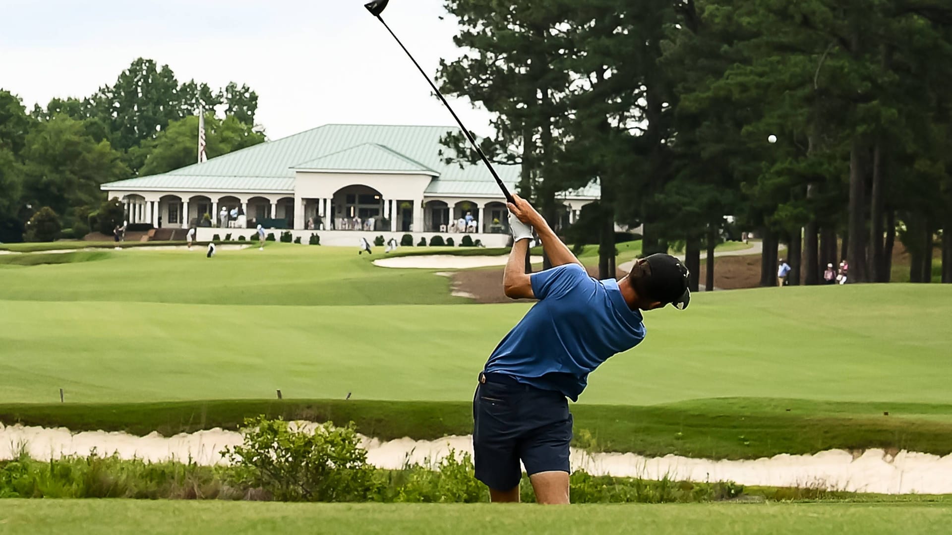 Wegen eines Bären musste ein Golfturnier in Japan gecancelt werden. Wegen eines Bären musste ein Golfturnier in Japan gecancelt werden.