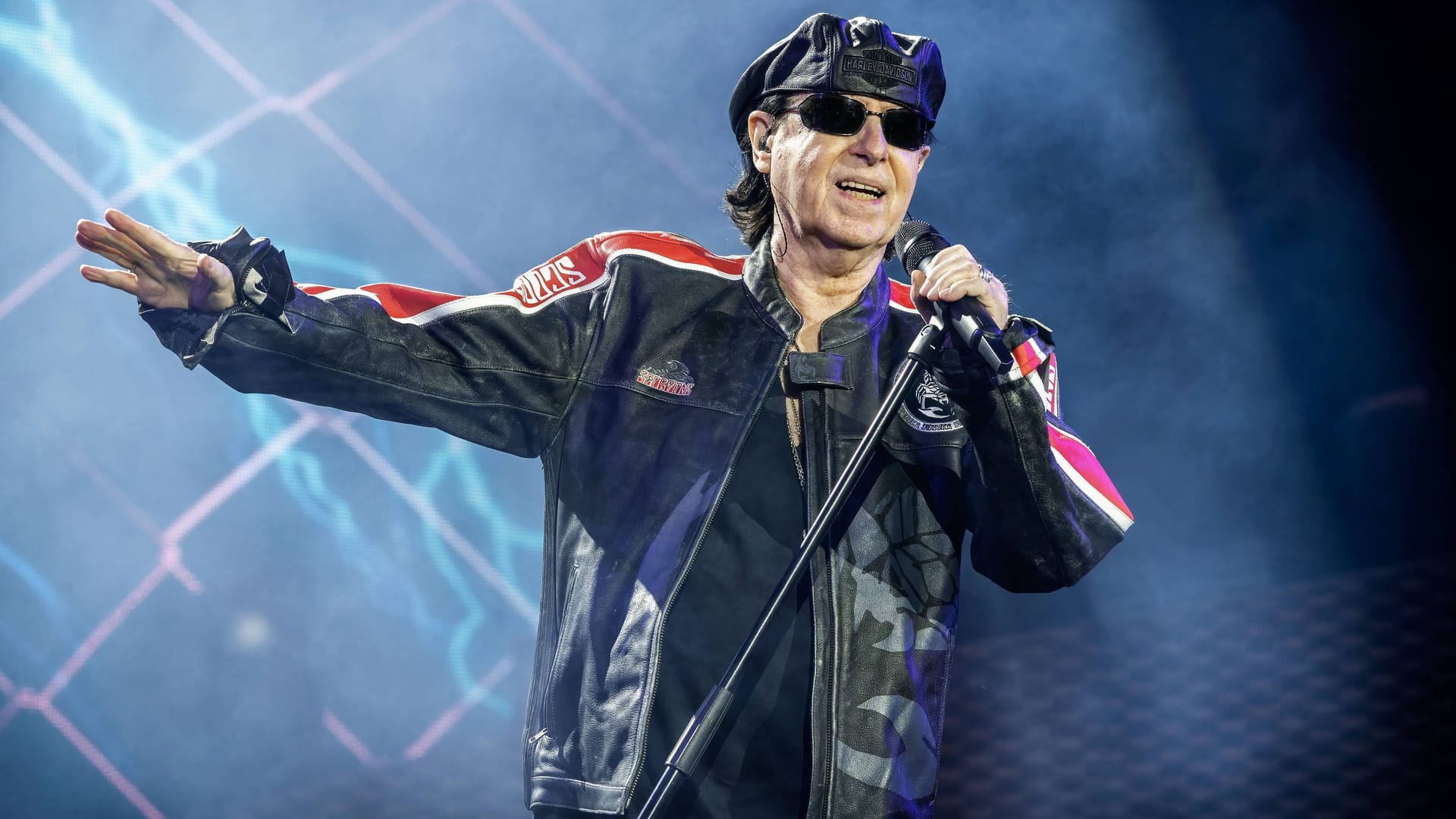 Scorpions-Sänger Klaus Meine auf der Bühne: Der 77-Jährige ist gemeinsam mit Rudolf Schenker der Kopf der Rockband.