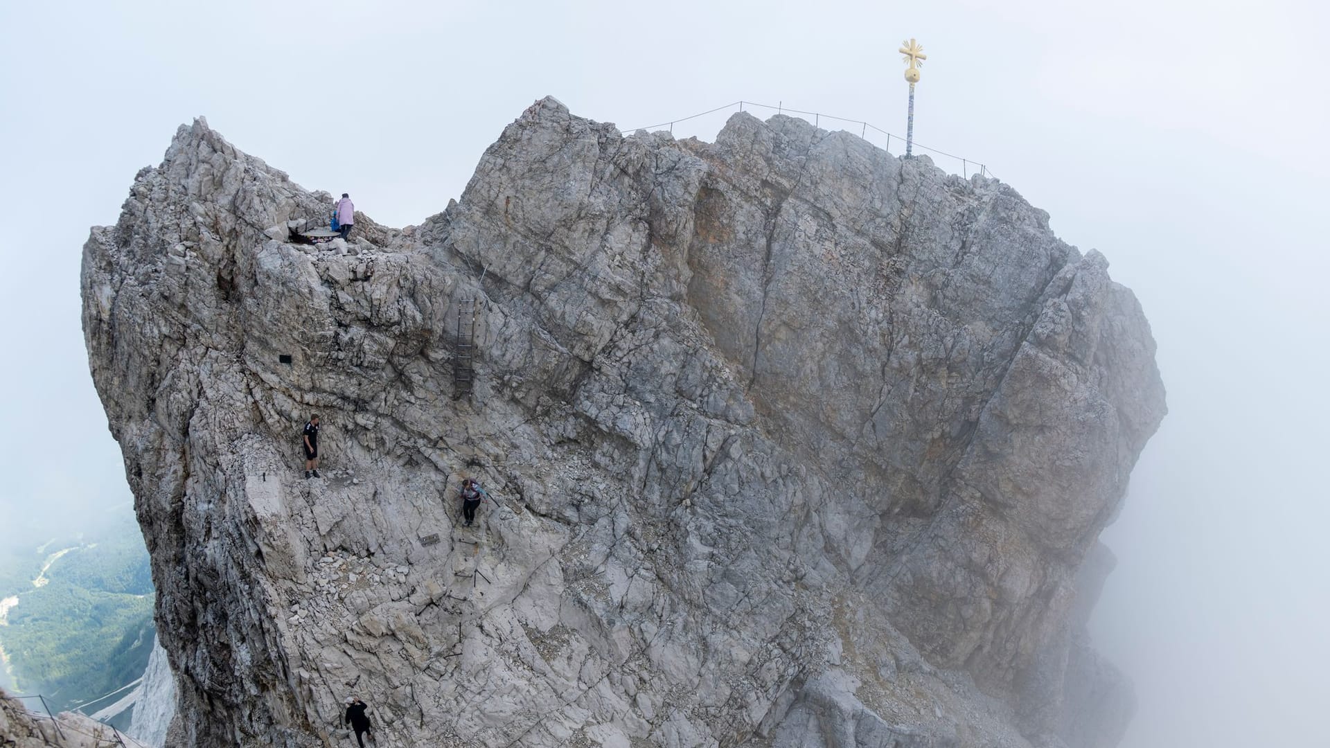 Präsentation zweites Gipfelkreuz auf der Zugspitze
