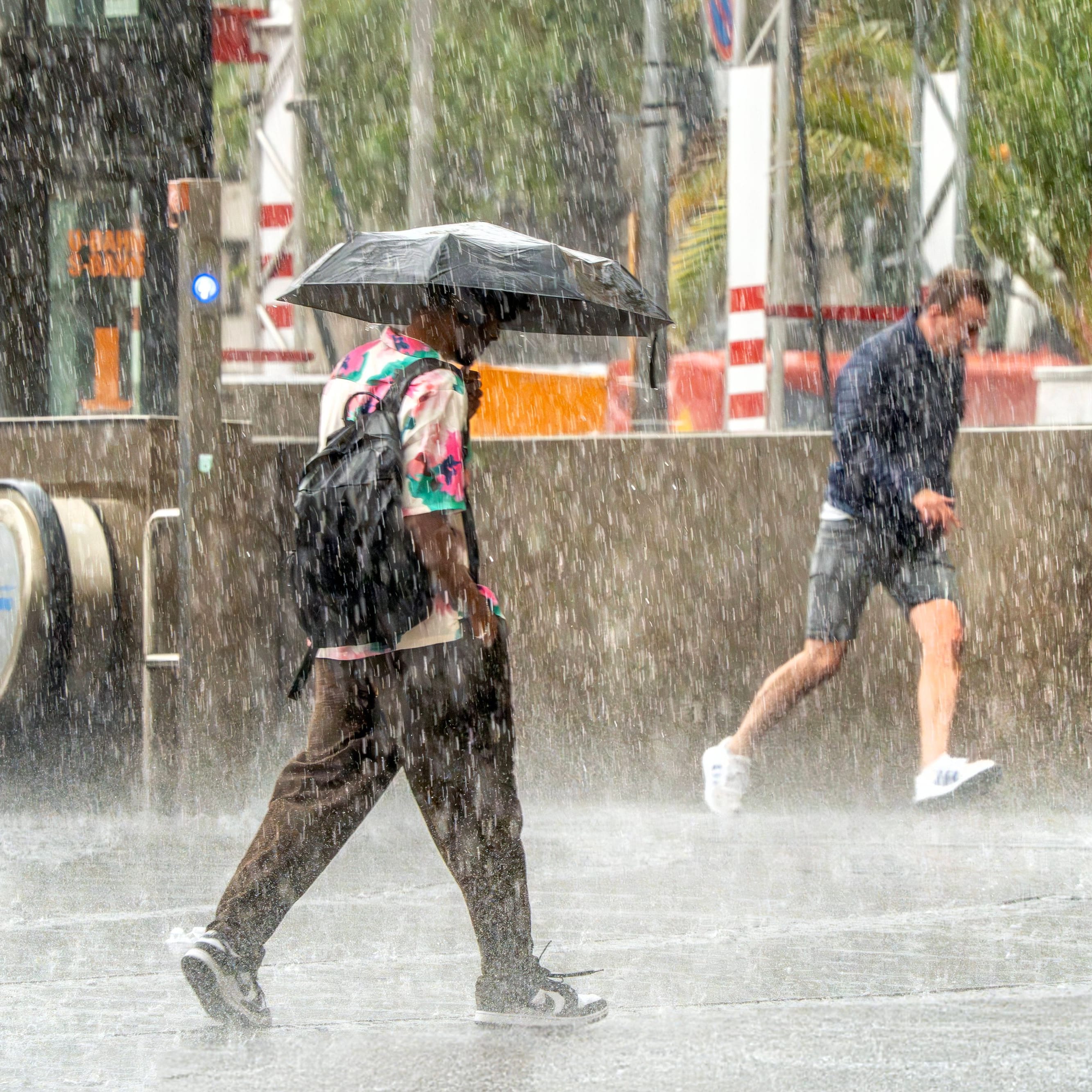 Wolkenbruch in München (Archivbild): Die Wetter-Prognosen sagen für den Süden in Deutschland viel Regen vorher.