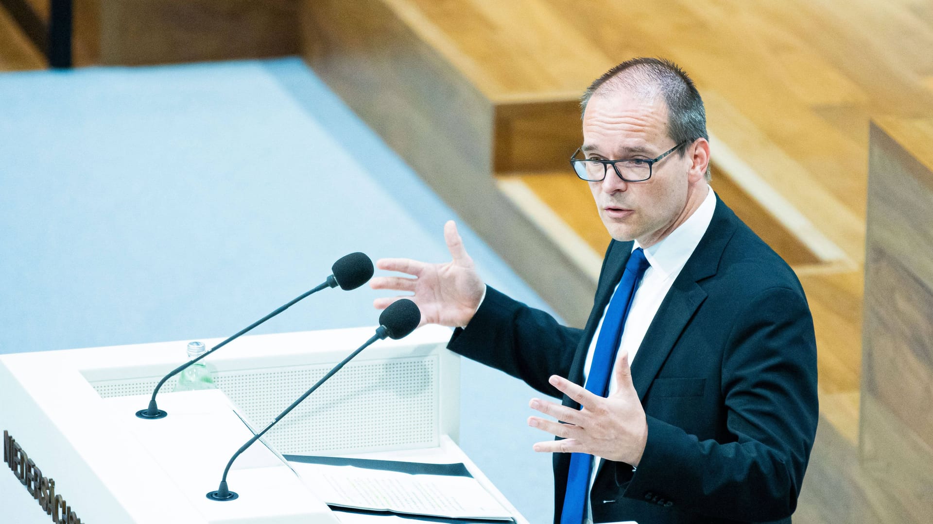 Grant Hendrik Tonne (SPD): Niedersachsens Verkehrsminister kritisiert die EU-Pläne für jährliche Hauptuntersuchungen bei älteren Autos als unnötige Belastung für Autofahrer.