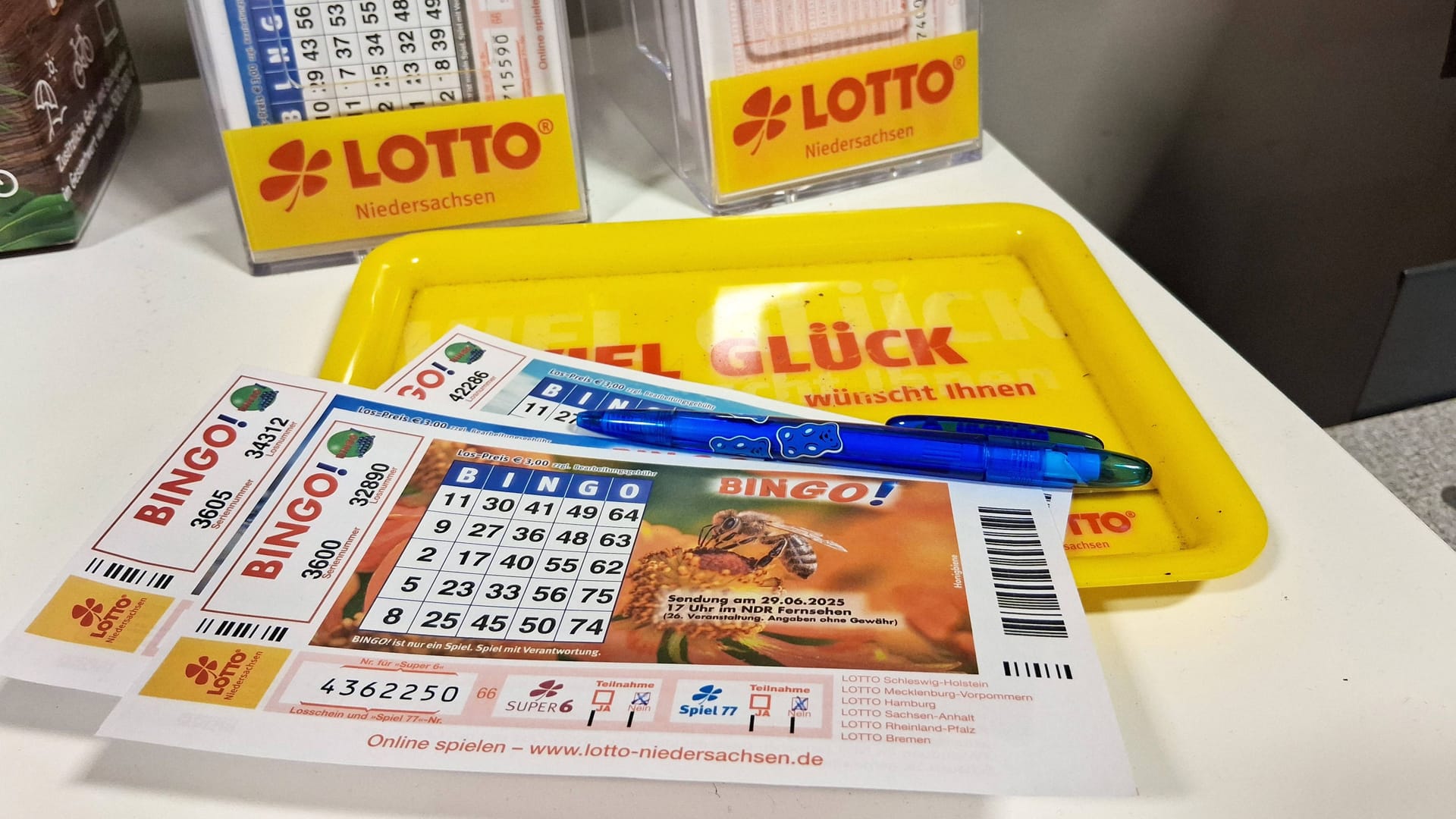 Lose vom Umweltbingo (Symbolbild): Ein hoher Gewinn geht nach Niedersachsen. Lose vom Umweltbingo (Symbolbild): Ein hoher Gewinn geht nach Niedersachsen.