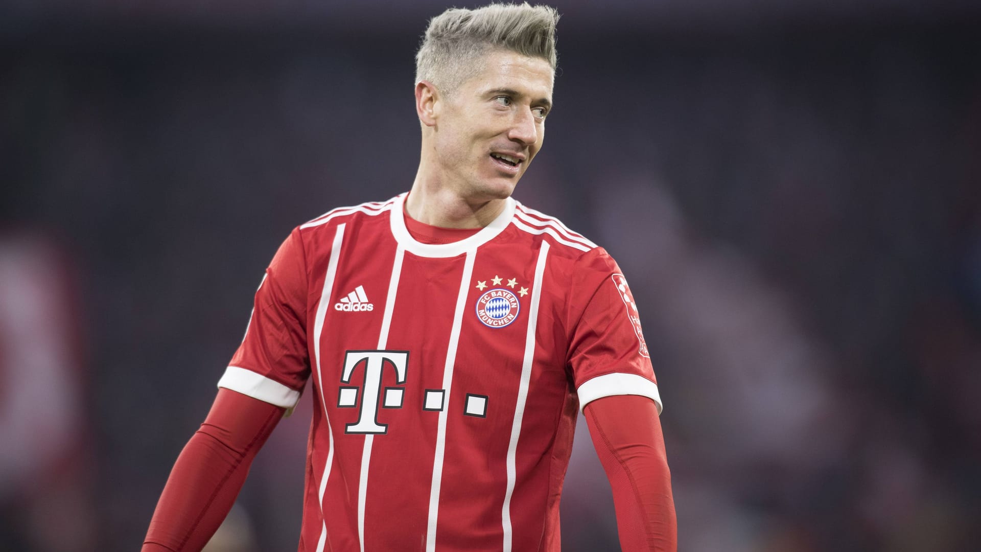 Robert Lewandowski 2017 mit blondem Haar: Damals spielte er noch im Bayern-Trikot.