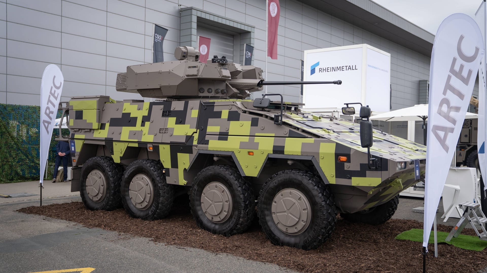 Der GTK Boxer ist eine gepanzertes Truppenfahrzeug und wird auch von der Bundeswehr eingesetzt.