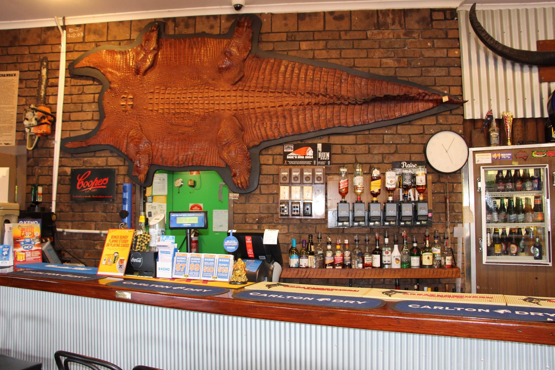Outback-Charme: Die Bar eines typischen, urigen Pubs im Northern Territory.