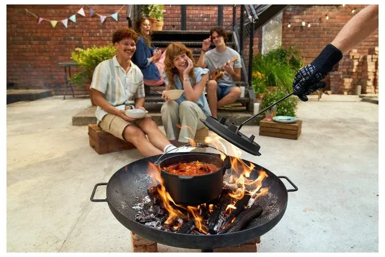 In einem Dutch Ofen lässt sich auch auf dem Grill kochen.