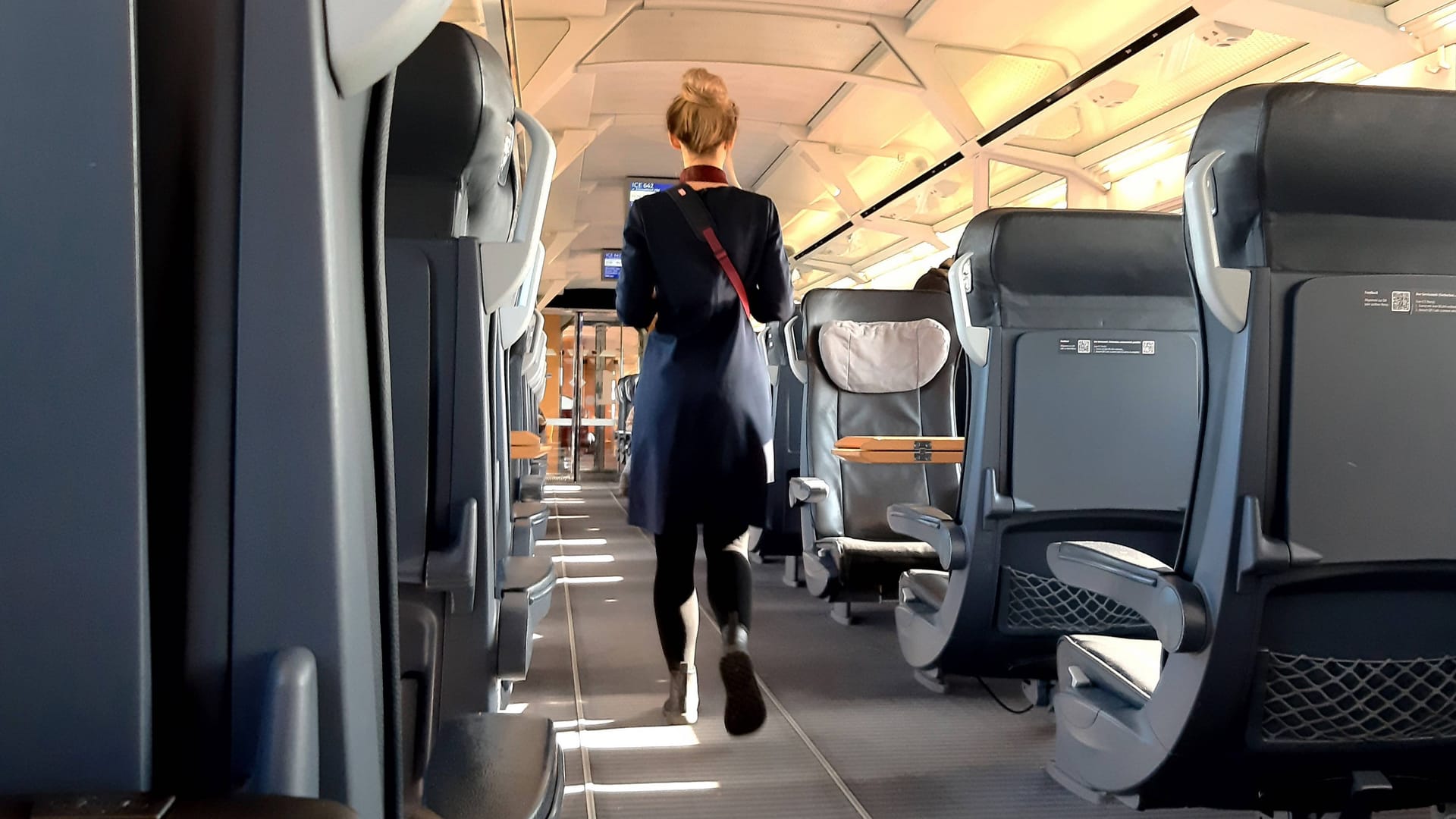Bahnfahren mit Weitblick: Wer die grafische Sitzplatzreservierung clever nutzt, bekommt mehr als nur einen Sitz – er bekommt Aussicht. Bahnfahren mit Weitblick: Wer die grafische Sitzplatzreservierung clever nutzt, bekommt mehr als nur einen Sitz – er bekommt Aussicht.