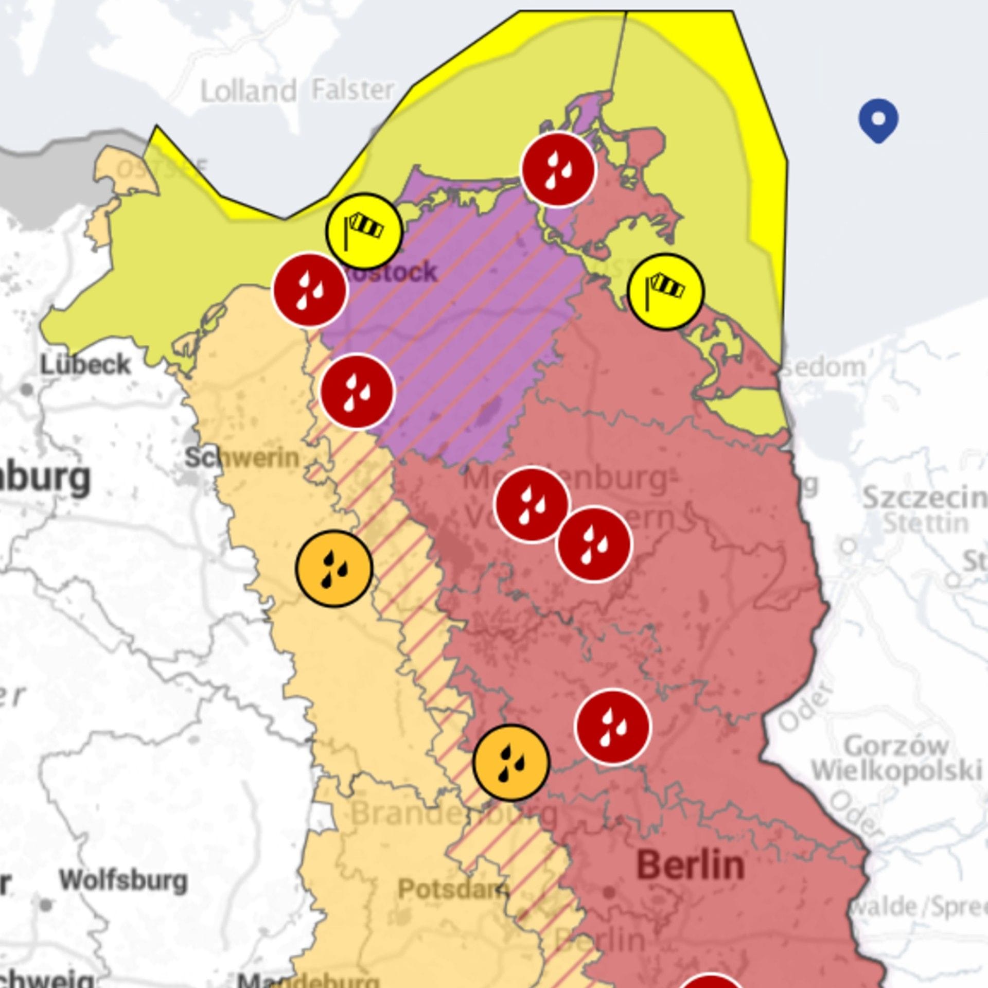 Warnkarte des DWD: An den Grenzen zu Polen und Tschechien liegt ein breiter Streifen in einem Gebiet, in dem große Regenmengen befürchtet werden. An der Küste rund um Rostock könnte es besonders schlimm werden.
