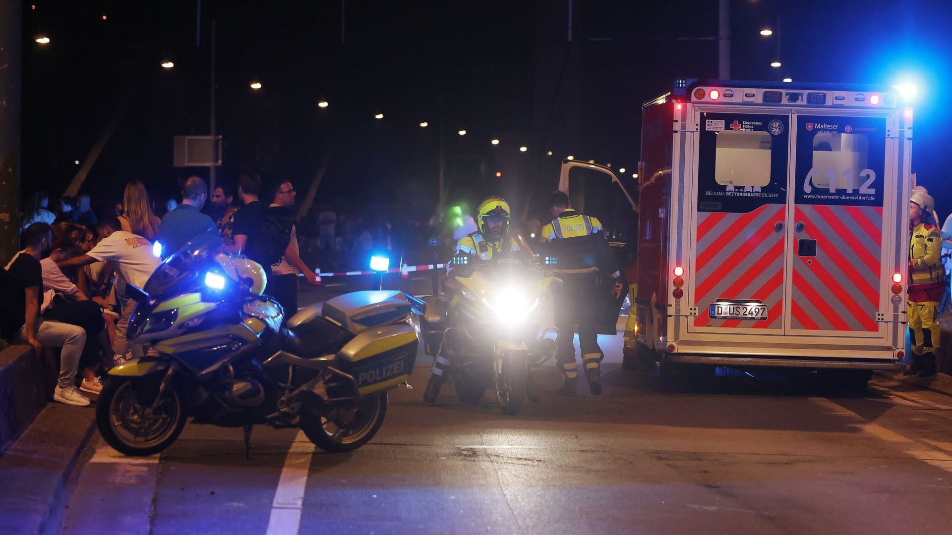 Feuerwerkskörper verletzt viele Menschen in Düsseldorf