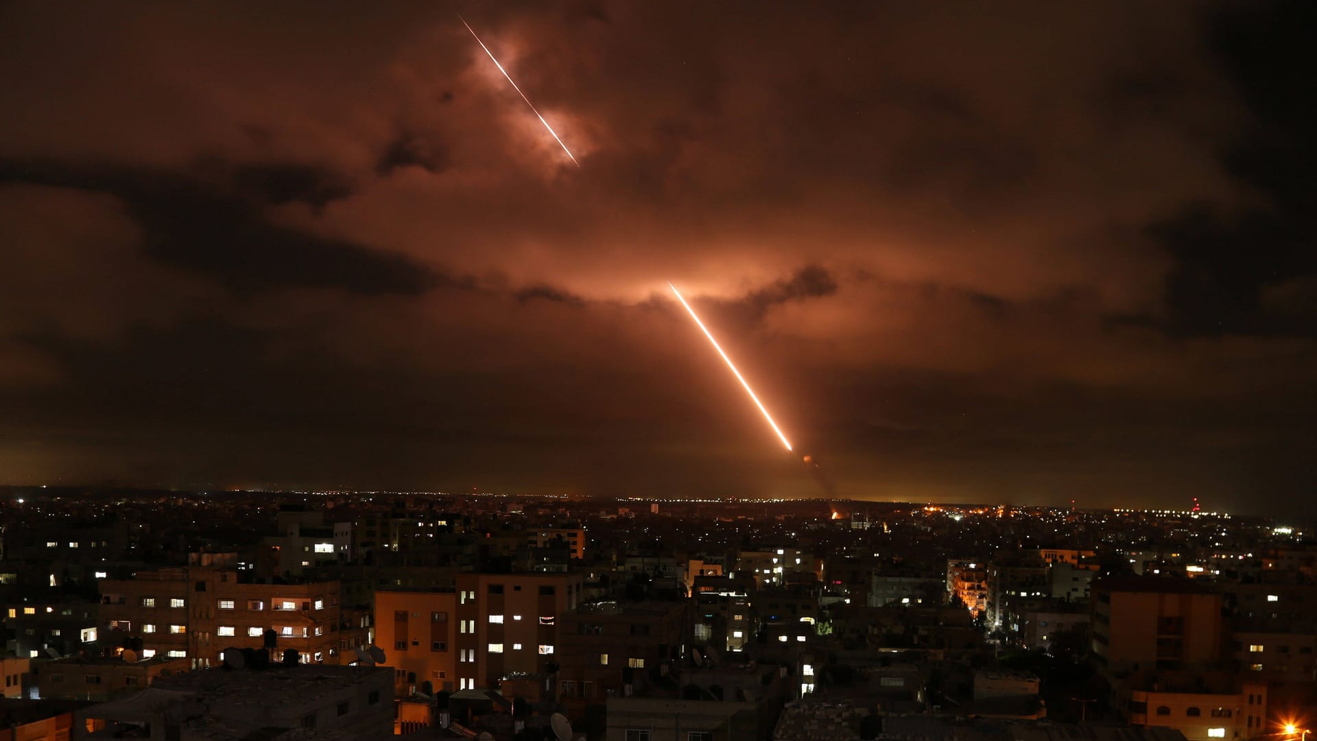 Israels "Iron Dome" wehrt eine Rakete aus dem Gazastreifen ab (Archivfoto aus 2021): Der Anwohner Karol Misior hält eine solche Flugabwehr für sinnvoller als Panzersperren.