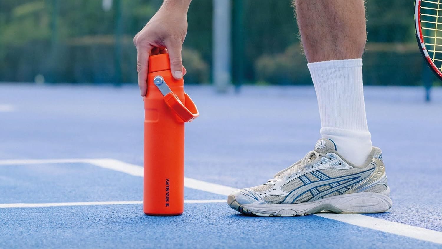 Trinkflasche im Angebot: Bei Amazon ergattern Sie die Isolierflasche Iceflow von Stanley zum neuen Rekordpreis.