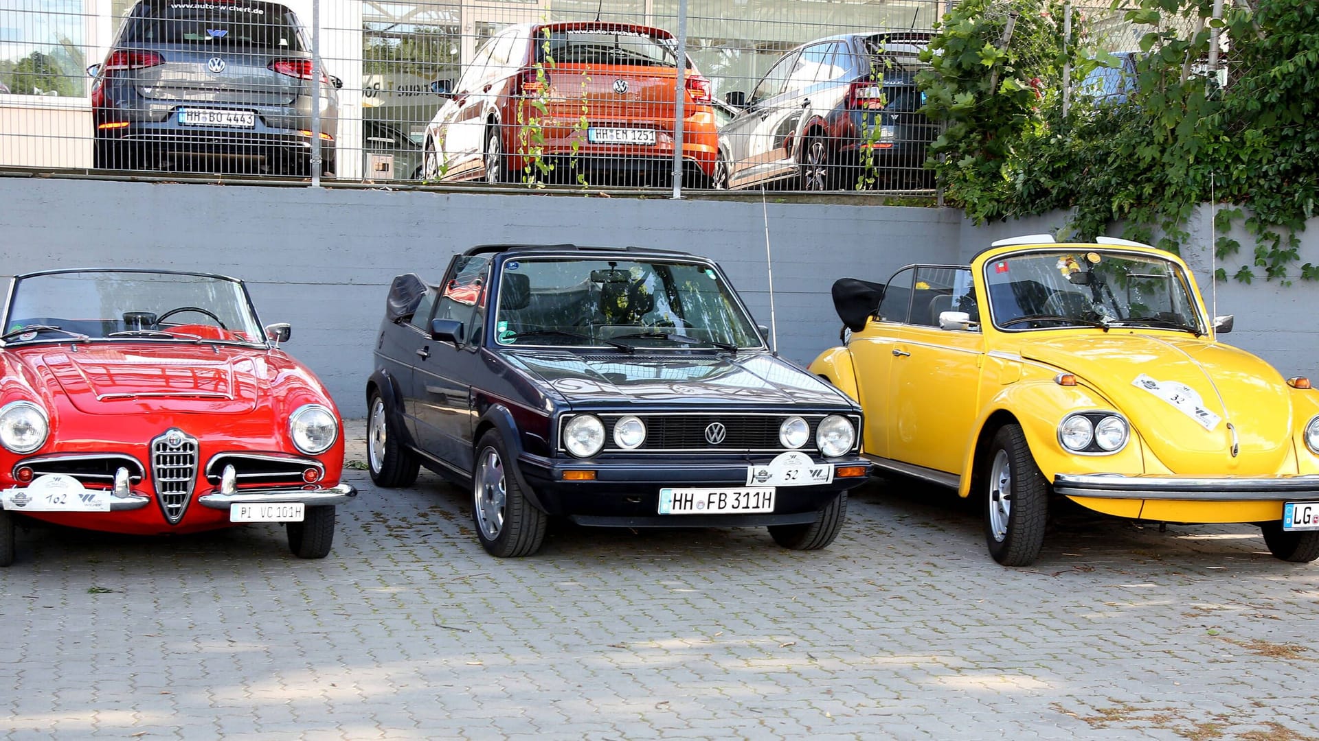 Nostalgie auf Rädern (Archivfoto): In Hamburg gehören Oldtimer wie Alfa, Golf und Käfer längst zum gewohnten Stadtbild.