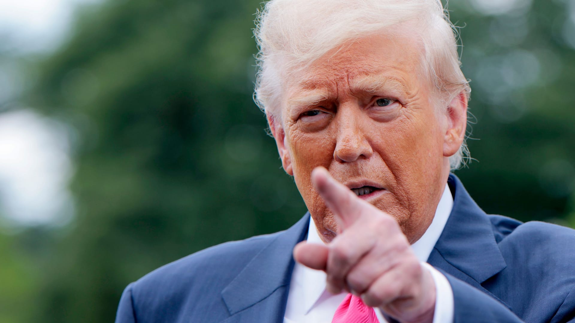 Donald Trump: Er freut sich über das TV-Aus von Stephen Colbert bei CBS.