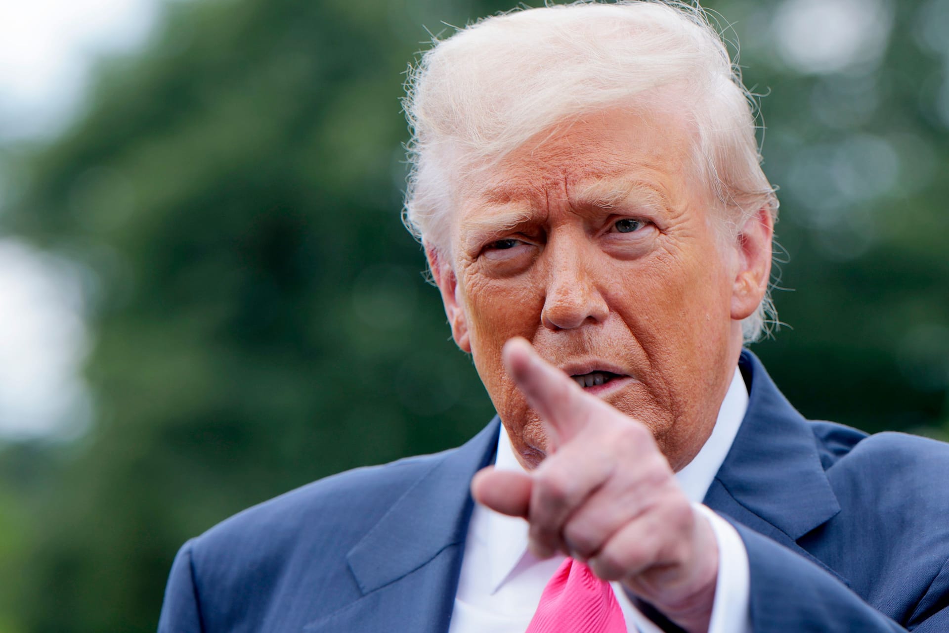 Donald Trump: Er freut sich über das TV-Aus von Stephen Colbert bei CBS.