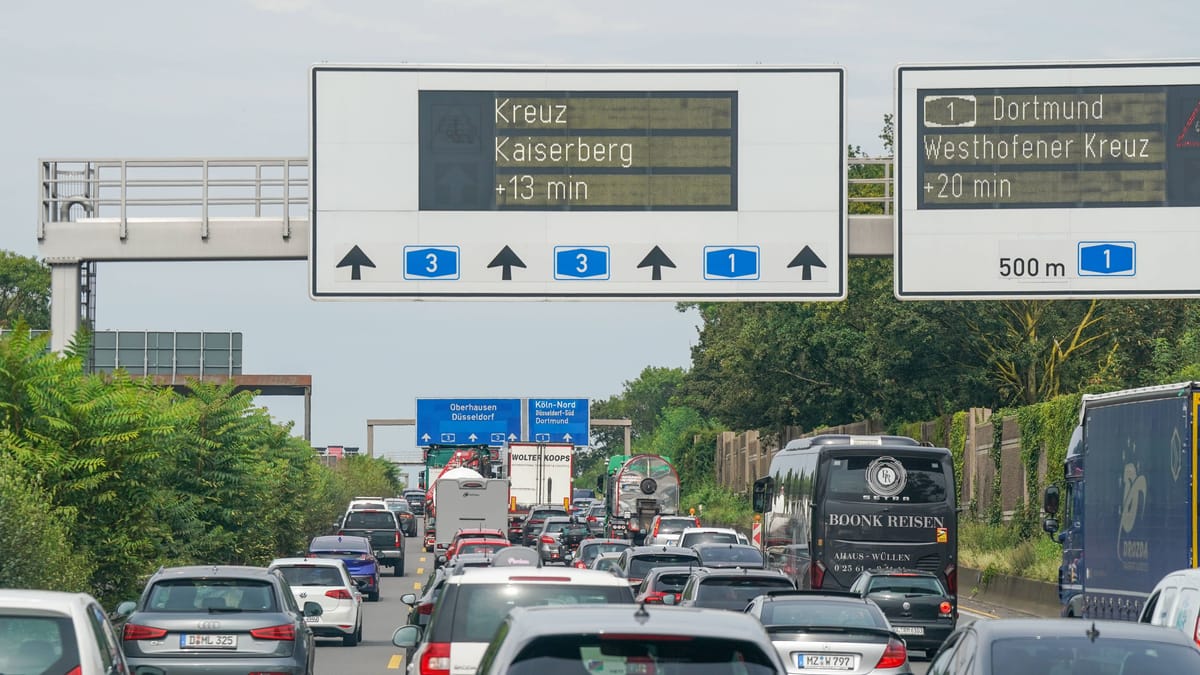 Nepričakovana dela na avtocesti A1 pri Kölnu povzročila obsežne zastoje