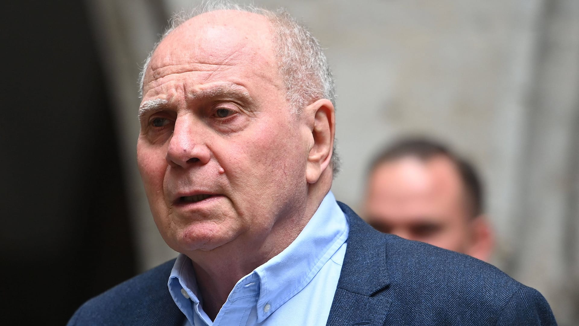 Uli Hoeneß: Der Ehrenpräsident des FC Bayern war intensiv um Florian Wirtz.