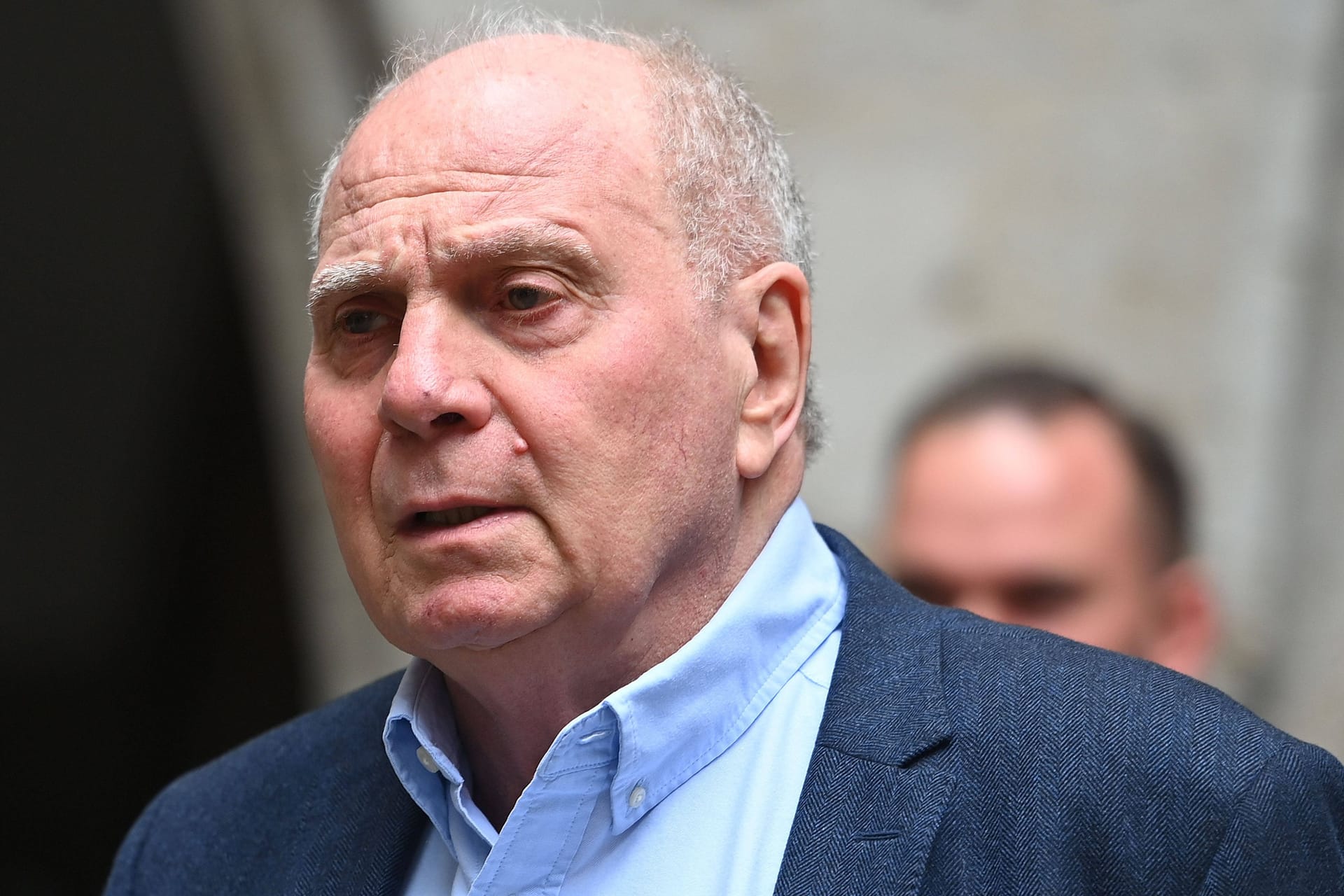 Uli Hoeneß: Der Ehrenpräsident des FC Bayern war intensiv um Florian Wirtz.