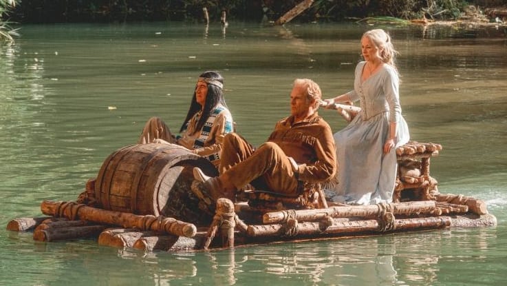 Michael Bully Herbig, Christian Tramitz und Jasmin Schwiers auf dem "Kanu des Manitu": Am 14. August läuft der Film bundesweit in den Kinos an.