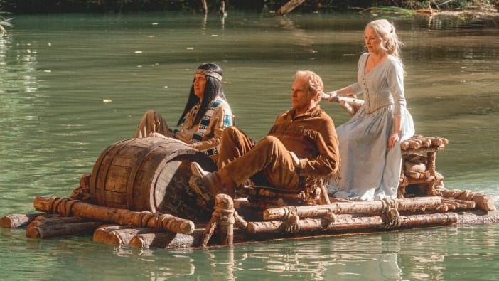 Michael Bully Herbig, Christian Tramitz und Jasmin Schwiers auf dem "Kanu des Manitu": Am 14. August läuft der Film bundesweit in den Kinos an. Michael Bully Herbig, Christian Tramitz und Jasmin Schwiers auf dem "Kanu des Manitu": Am 14. August läuft der Film bundesweit in den Kinos an.