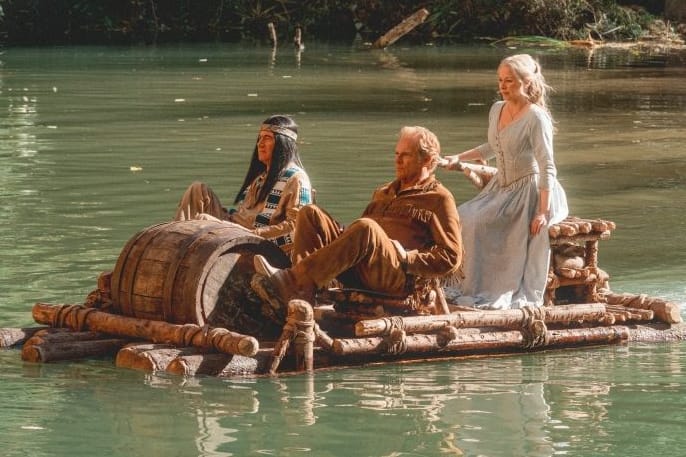 Michael Bully Herbig, Christian Tramitz und Jasmin Schwiers auf dem "Kanu des Manitu": Am 14. August läuft der Film bundesweit in den Kinos an.