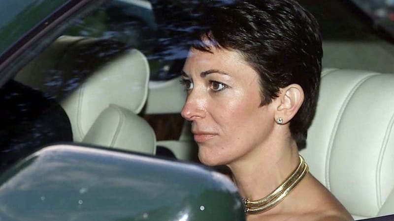 Ghislaine Maxwell verlässt in einem Auto eine Hochzeit. (Archivbild)