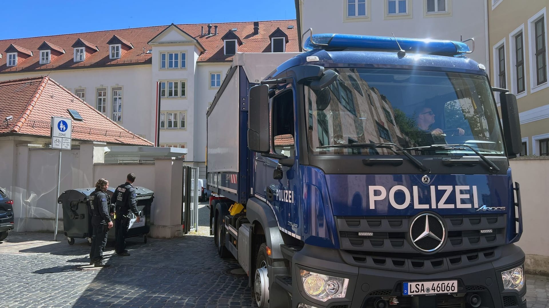 Polizeieinsatz am Landtag in Magdeburg