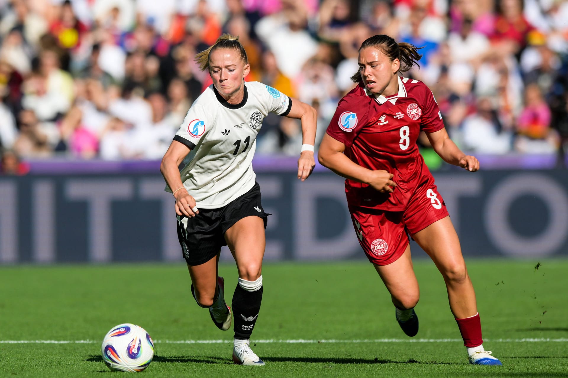 Lea Schüller (bis 72.): Trieb den Ball nach nur zwei Minuten erstmals in die Nähe des gegnerischen Tores. Ackerte im Sturm ordentlich, hatte allerdings nur wenige Aktionen und tauche lange ab. Bestätigte in der 66. Minute aber das Vertrauen in sie – und köpfte Deutschland zum Sieg. Note 3 Lea Schüller (bis 72.): Trieb den Ball nach nur zwei Minuten erstmals in die Nähe des gegnerischen Tores. Ackerte im Sturm ordentlich, hatte allerdings nur wenige Aktionen und tauche lange ab. Bestätigte in der 66. Minute aber das Vertrauen in sie – und köpfte Deutschland zum Sieg. Note 3