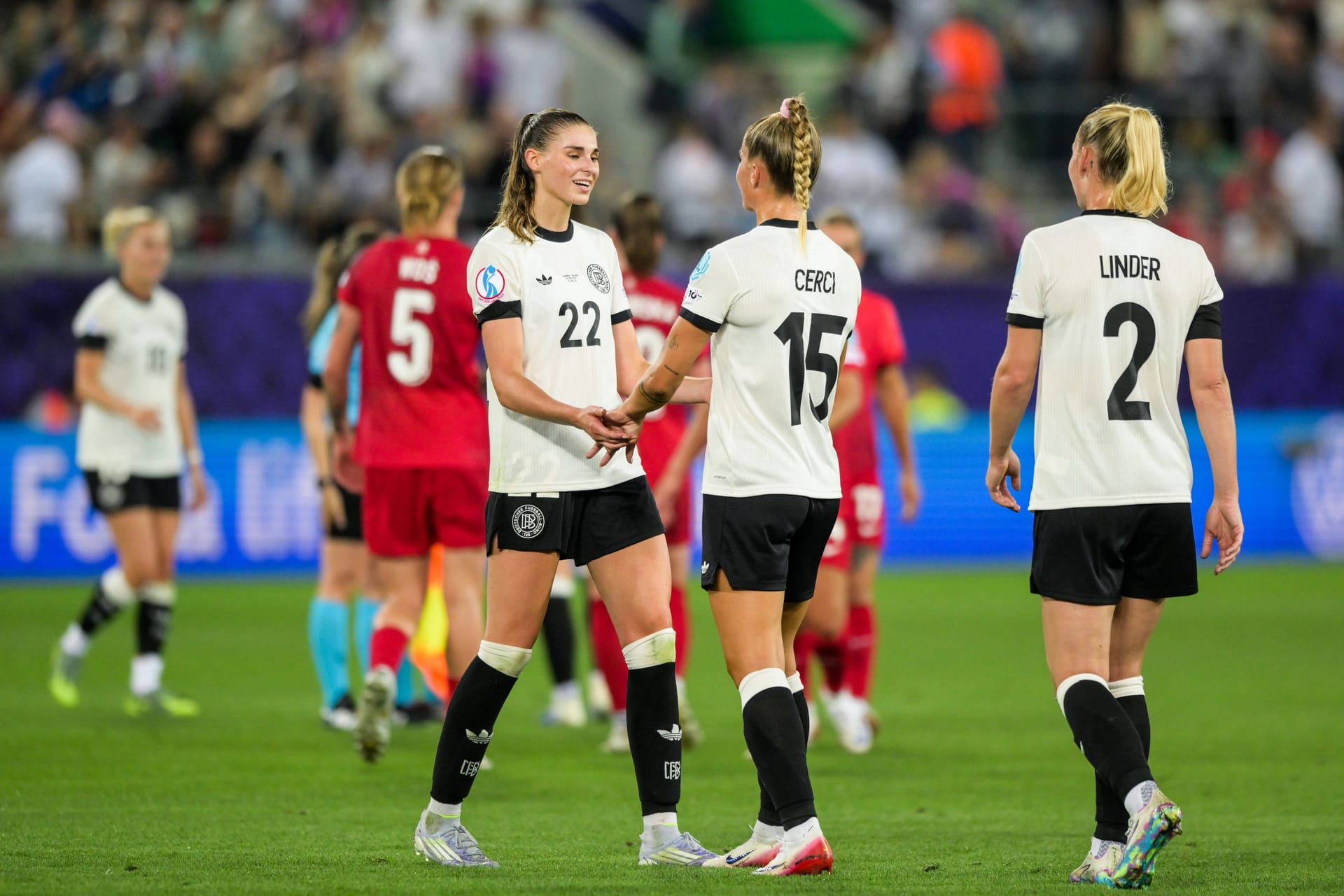 Deutschland startet mit einem Sieg in die Frauen-EM. Gegen Polen brauchten einige Spielerinnen, bis sie in die Partie fanden. Dann aber konnten mehrere auftrumpfen. Die Einzelkritik.