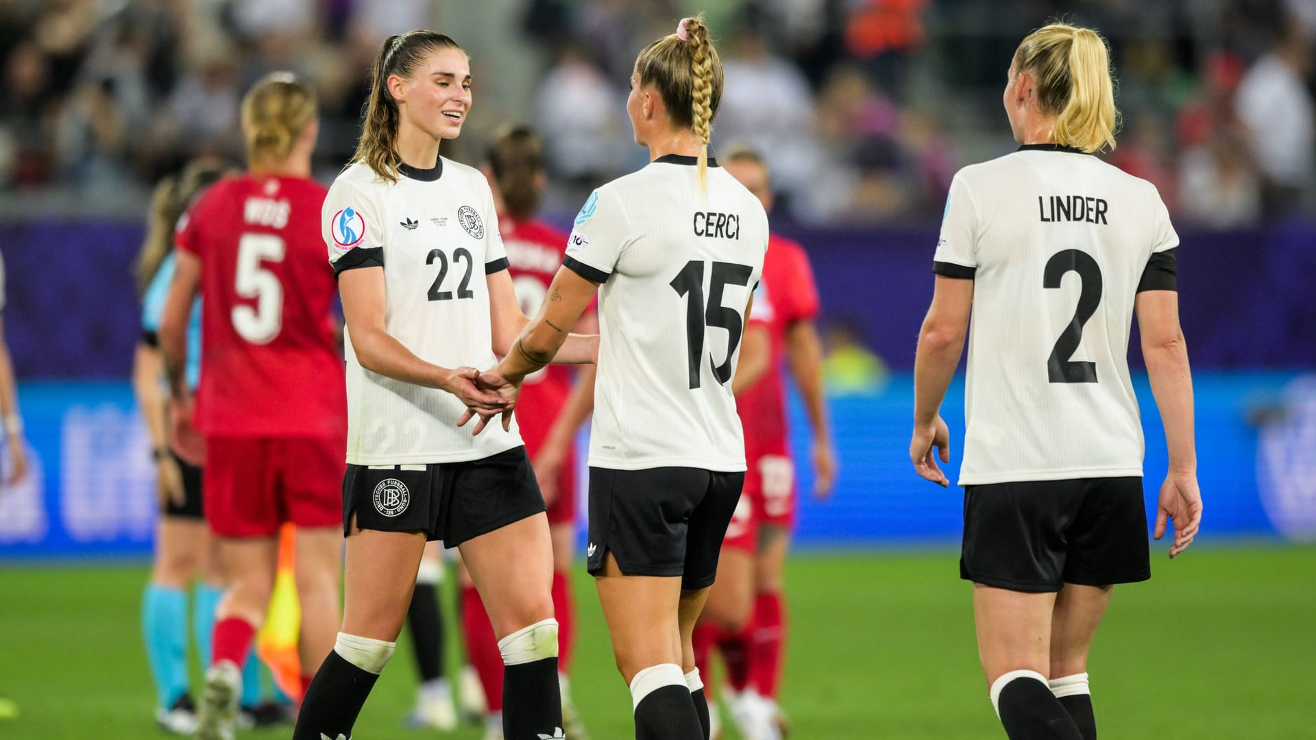 Deutschland startet mit einem Sieg in die Frauen-EM. Gegen Polen brauchten einige Spielerinnen, bis sie in die Partie fanden. Dann aber konnten mehrere auftrumpfen. Die Einzelkritik.